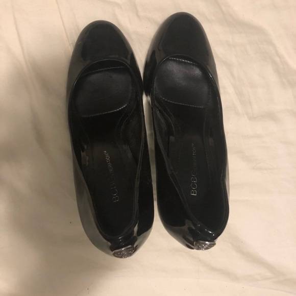 Black closed toe high heels. - Picture 2 of 8